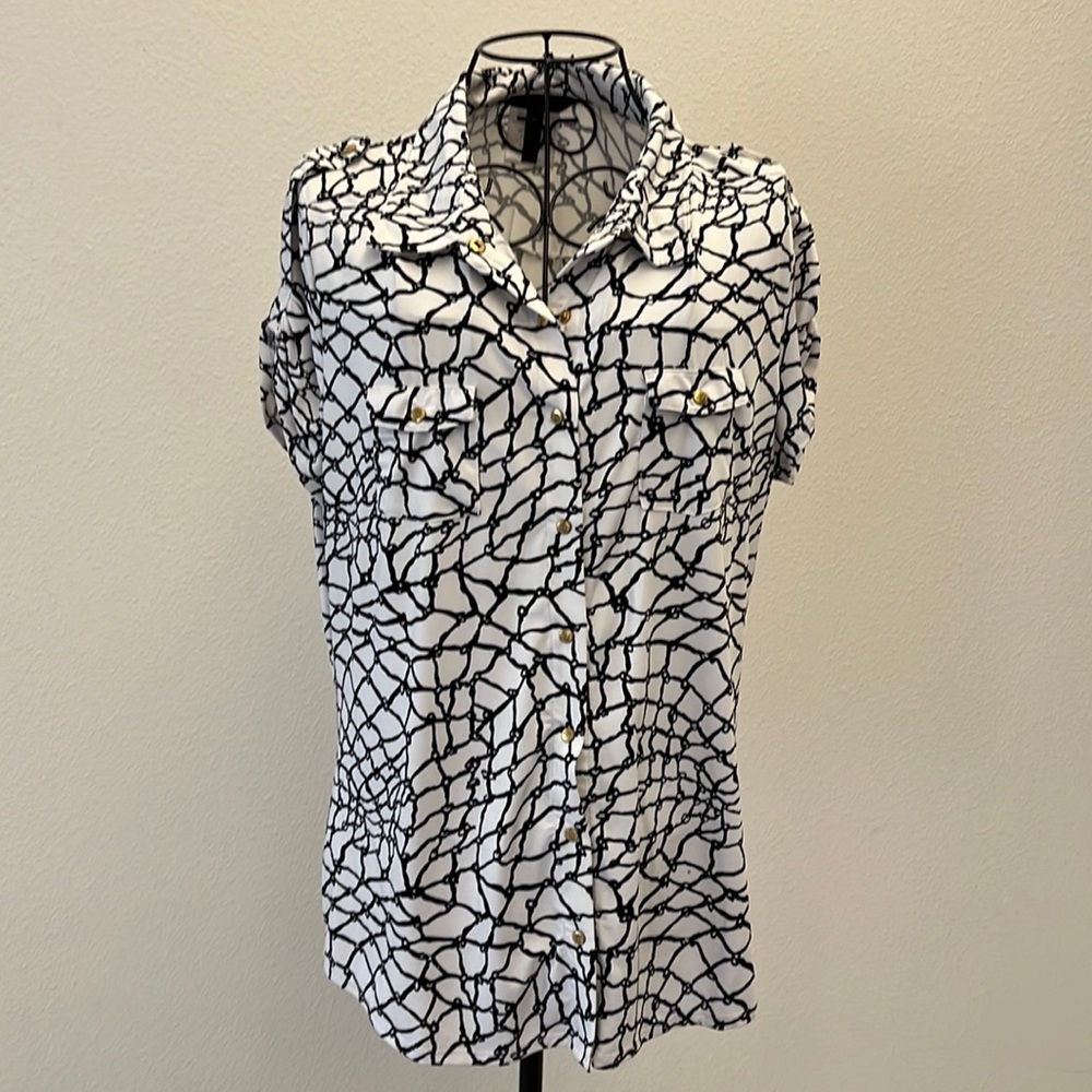 BCBGMAXAXRIA BLACK AND WHITE TOP